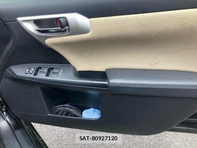 Lexus CT 2011-06 7251308-11