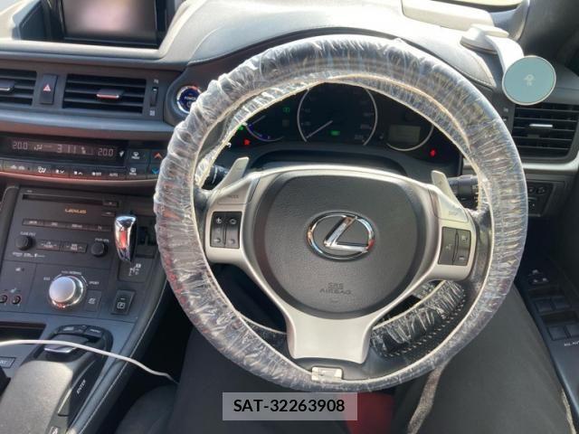 Lexus CT 2011-08 7327996-9