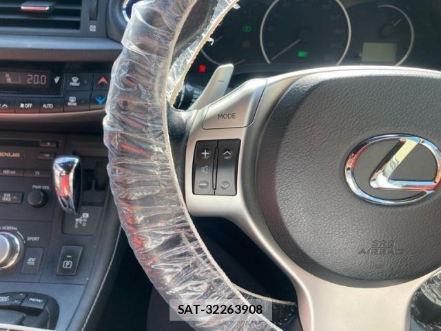 Lexus CT 2011-08 7327996-10