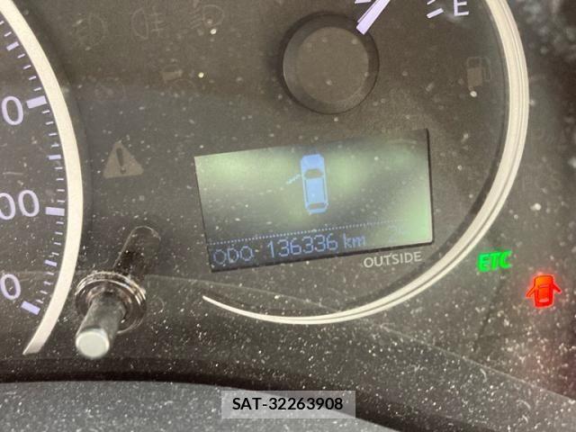 Lexus CT 2011-08 7327996-13