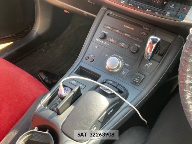 Lexus CT 2011-08 7327996-14