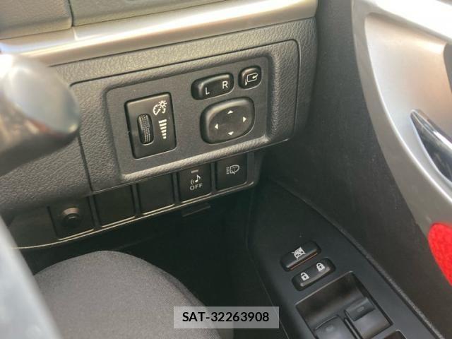 Lexus CT 2011-08 7327996-16
