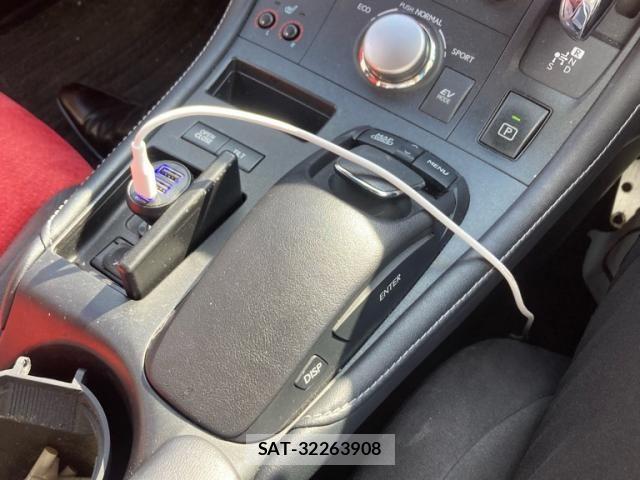 Lexus CT 2011-08 7327996-18