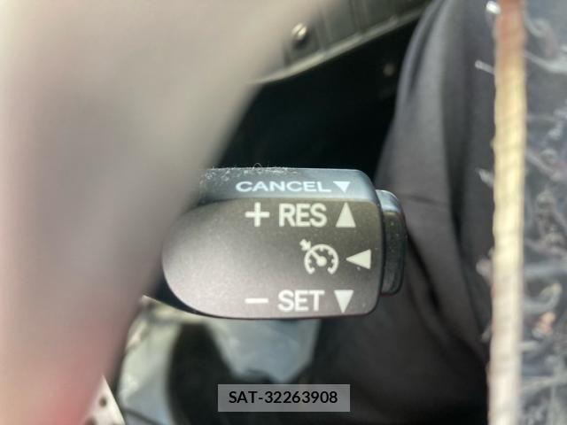 Lexus CT 2011-08 7327996-19