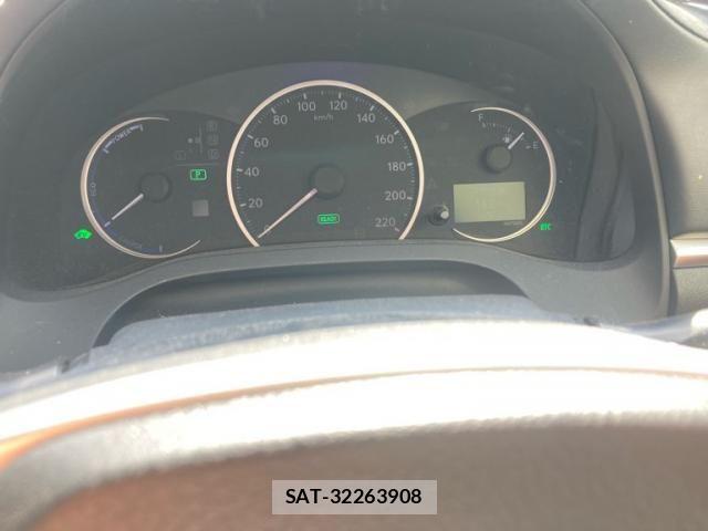 Lexus CT 2011-08 7327996-20