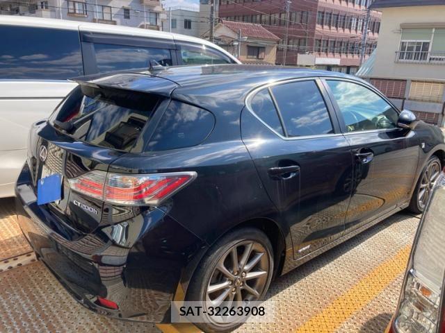 Lexus CT 2011-08 7327996-3
