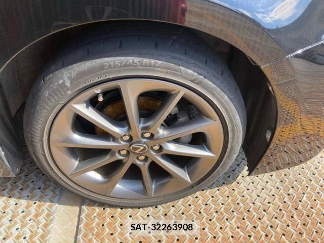 Lexus CT 2011-08 7327996-4