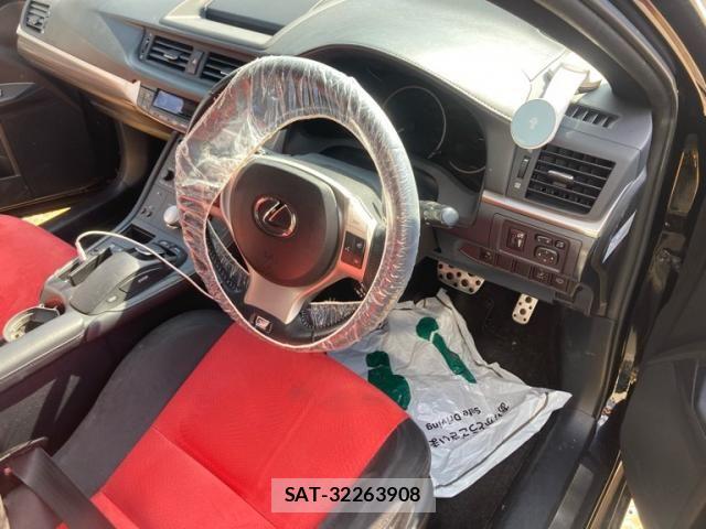 Lexus CT 2011-08 7327996-6