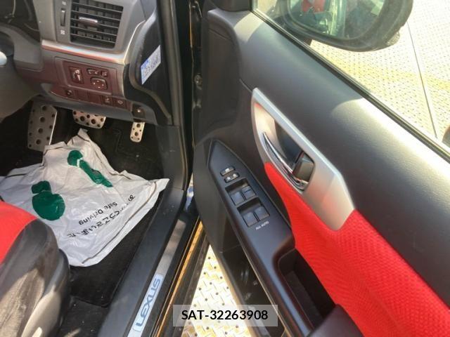 Lexus CT 2011-08 7327996-7
