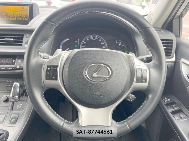 Lexus CT 2011-10 7392650-11