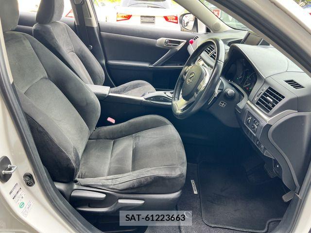 Lexus CT 2011-04 7455359-10
