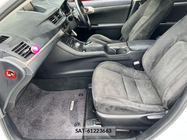 Lexus CT 2011-04 7455359-13