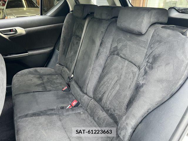 Lexus CT 2011-04 7455359-14
