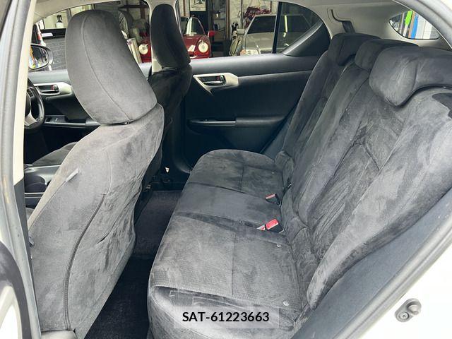 Lexus CT 2011-04 7455359-15