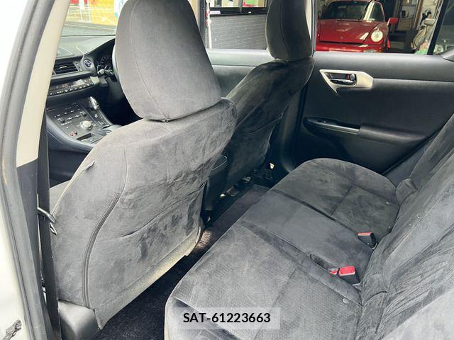 Lexus CT 2011-04 7455359-16