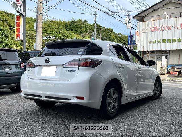 Lexus CT 2011-04 7455359-5