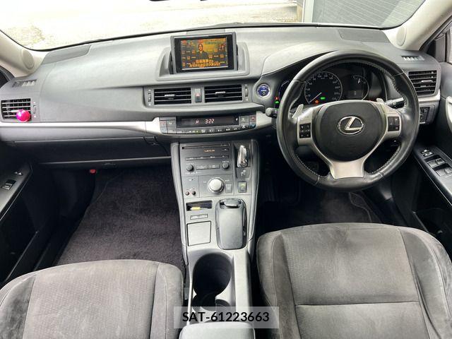 Lexus CT 2011-04 7455359-7