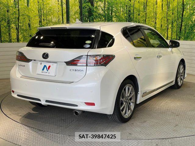 Lexus CT 2013-11 7455357-16
