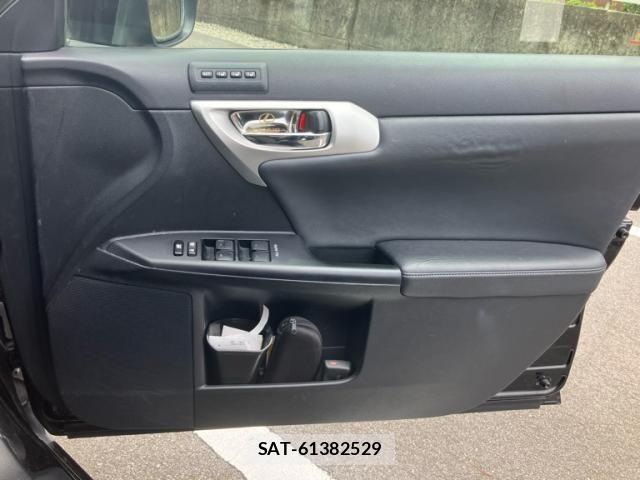 Lexus CT 2011-09 7501244-10