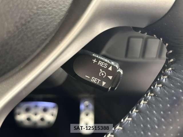 Lexus CT 2011-04 7617621-11