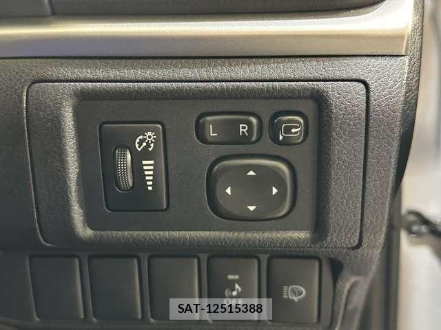 Lexus CT 2011-04 7617621-12