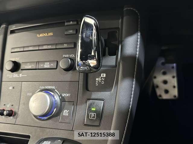 Lexus CT 2011-04 7617621-21