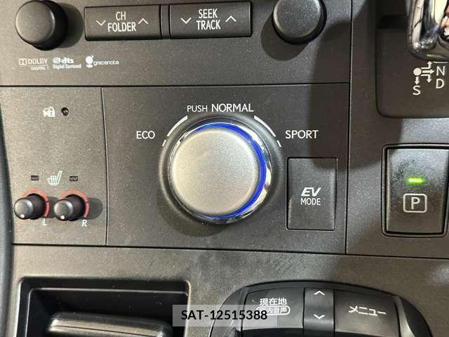 Lexus CT 2011-04 7617621-24