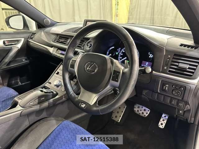Lexus CT 2011-04 7617621-8