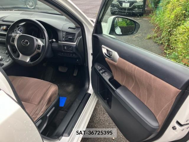 Lexus CT 2011-03 7725005-17