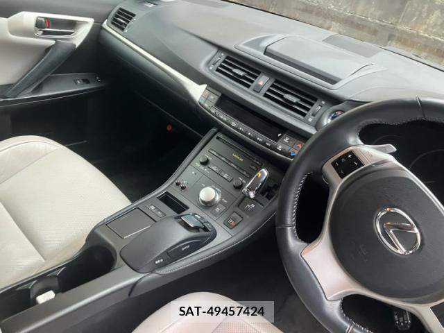 Lexus CT 2011-08 7725003-10