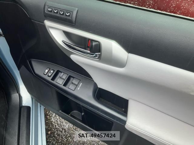 Lexus CT 2011-08 7725003-12