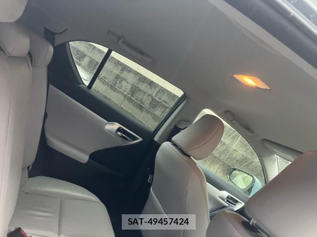 Lexus CT 2011-08 7725003-20
