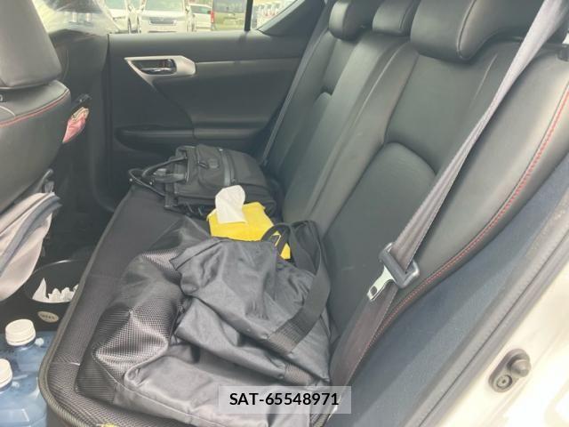 Lexus CT 2013-01 7786435-14