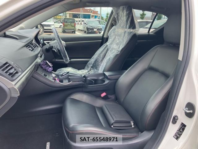 Lexus CT 2013-01 7786435-16