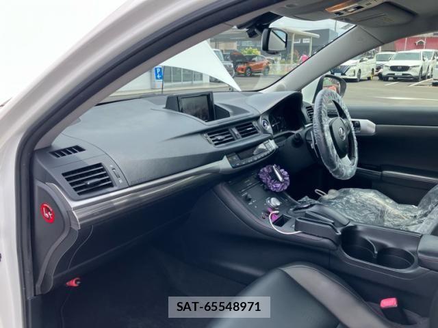 Lexus CT 2013-01 7786435-17