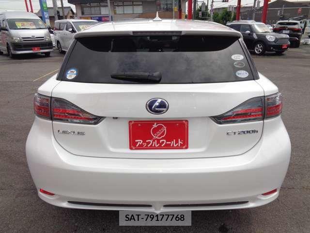 Lexus CT 2011-06 7786436-9