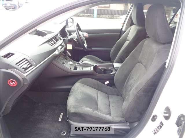 Lexus CT 2011-06 7786436-10