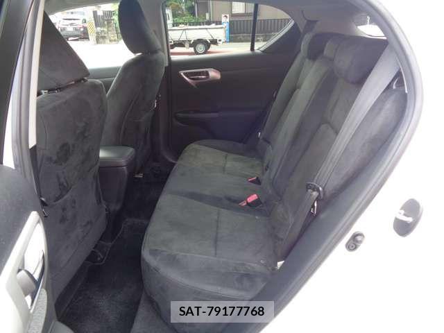 Lexus CT 2011-06 7786436-12