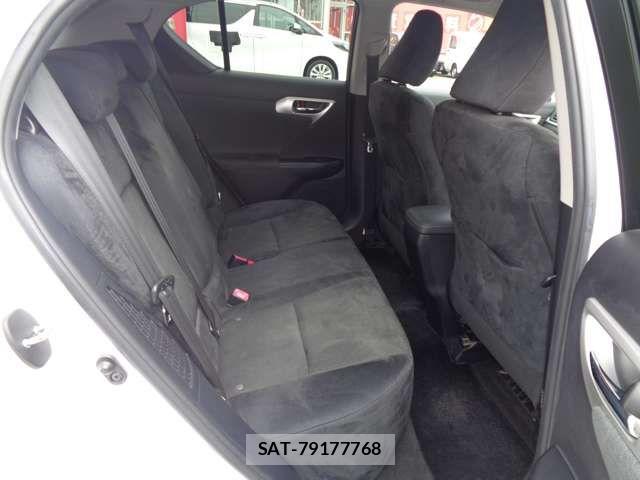 Lexus CT 2011-06 7786436-15