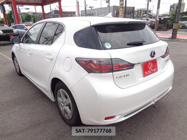 Lexus CT 2011-06 7786436-1
