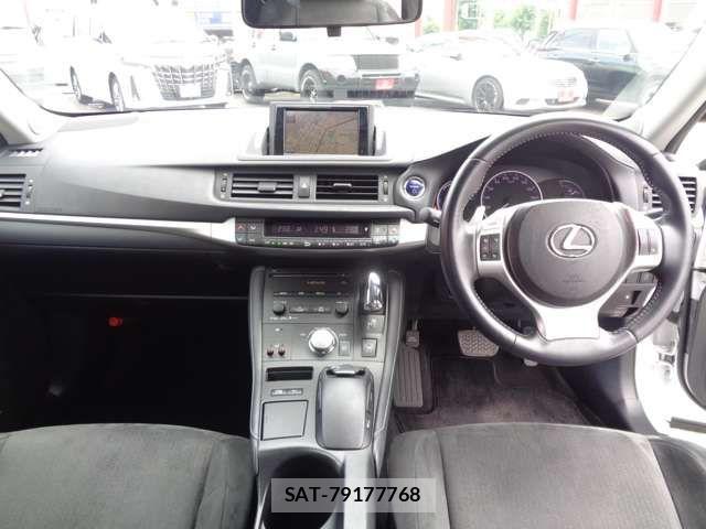 Lexus CT 2011-06 7786436-2