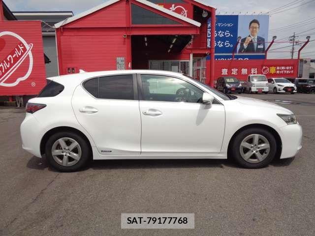 Lexus CT 2011-06 7786436-6