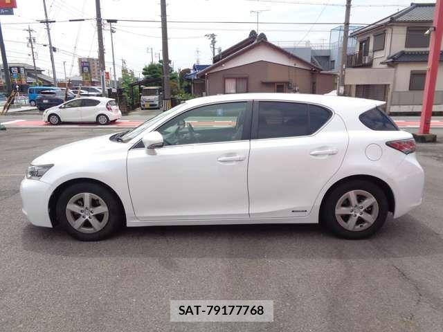 Lexus CT 2011-06 7786436-7