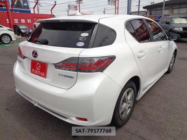 Lexus CT 2011-06 7786436-8