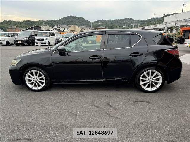 Lexus CT 2012-03 7877319-11