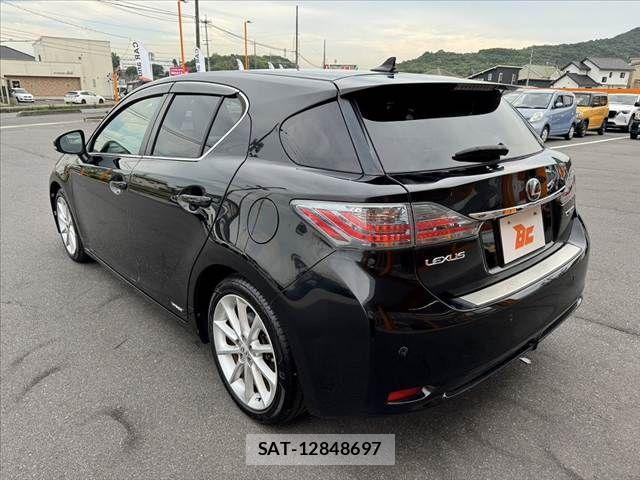 Lexus CT 2012-03 7877319-12