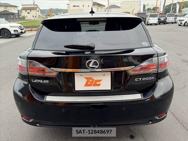 Lexus CT 2012-03 7877319-13