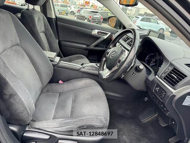 Lexus CT 2012-03 7877319-15