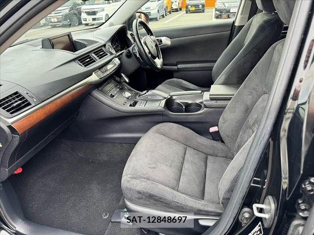 Lexus CT 2012-03 7877319-17