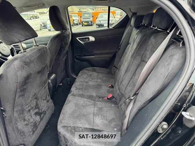 Lexus CT 2012-03 7877319-18